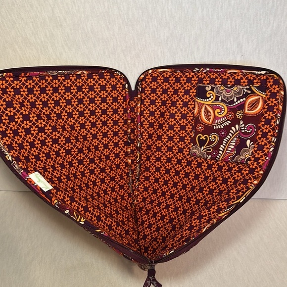 Vera Bradley VERY BERRY Laptop Sleeve Dimensions 17X12 Colorful Floral Preowned - Picture 4 of 11